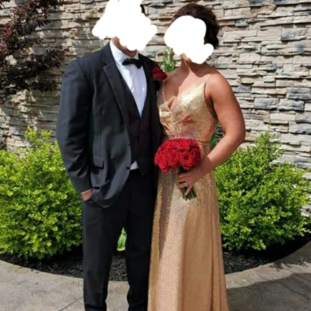 Gold sequence dress. Perfect condition. Back amazi